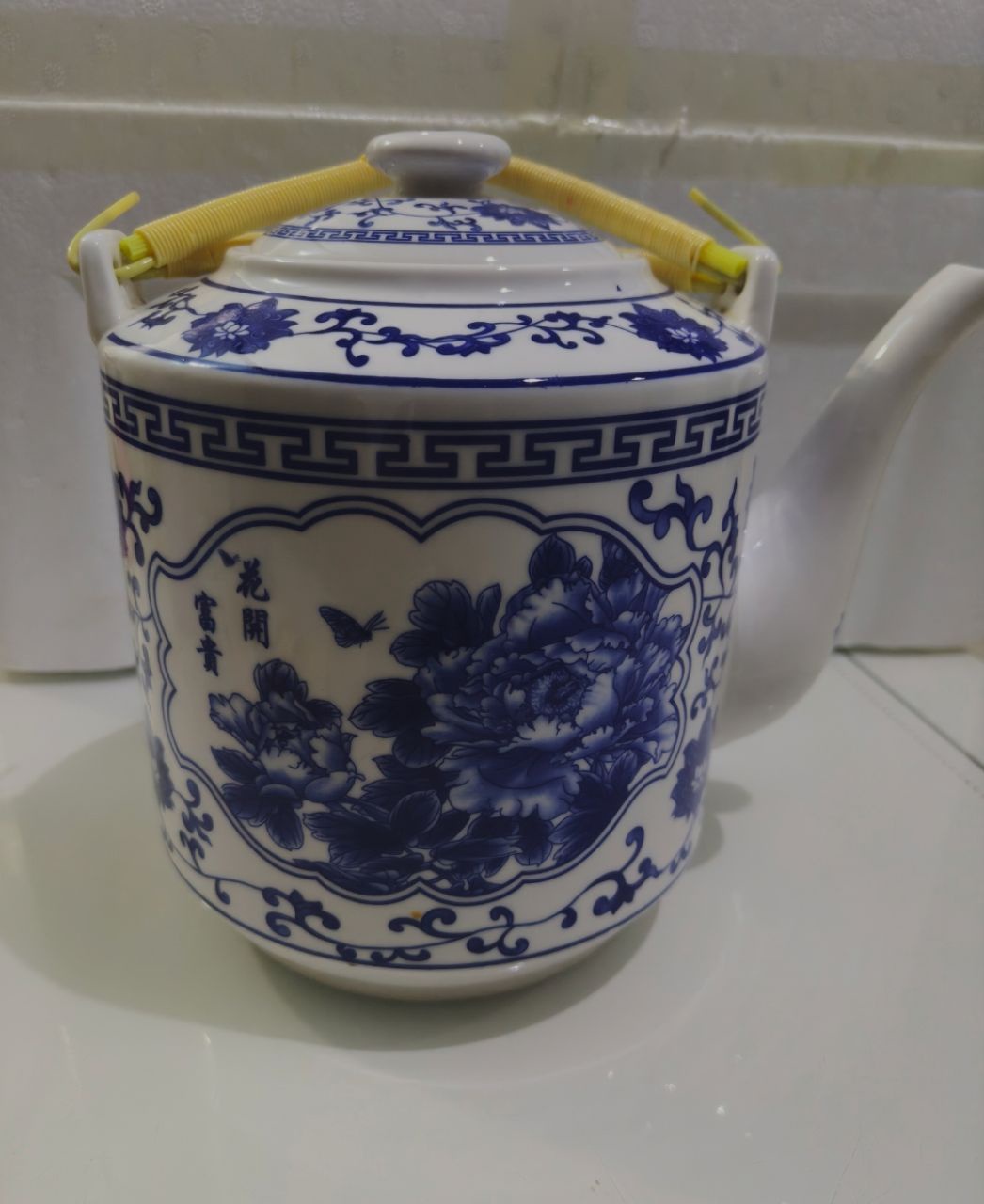 青花瓷茶壶