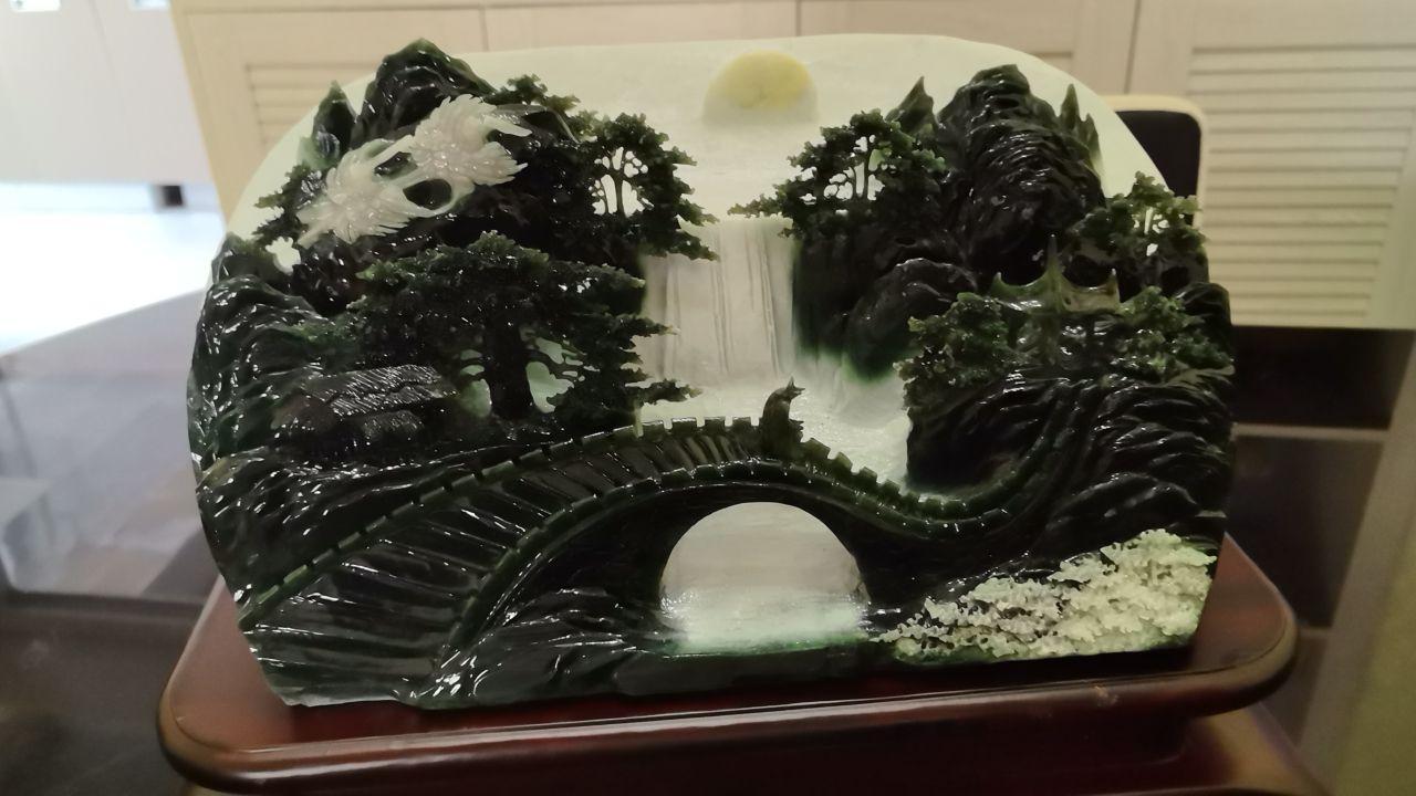 《玉石山水摆件》