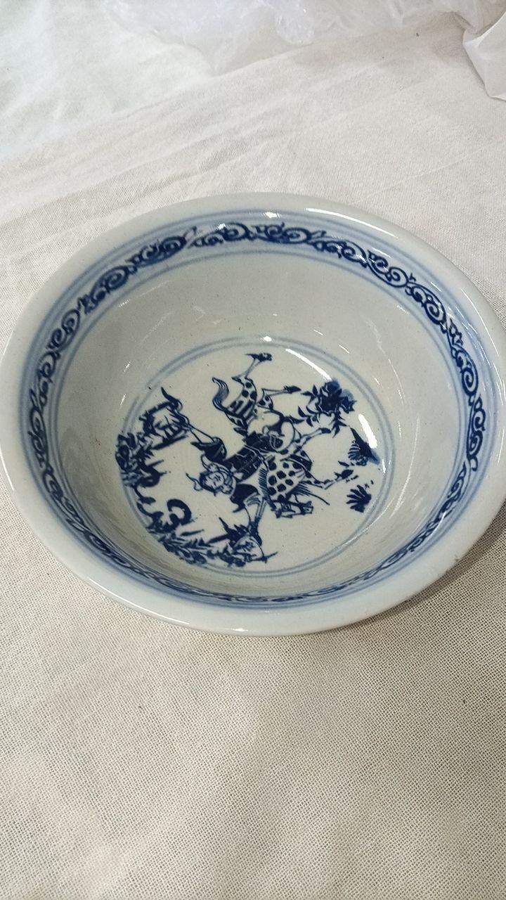 青花人物纹瓷碗