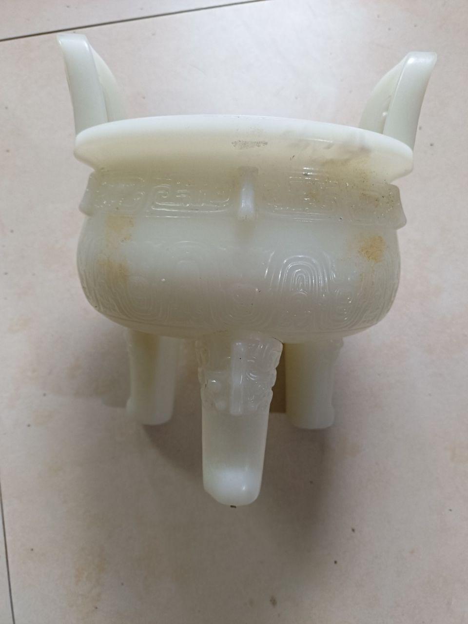 白玉三足鼎