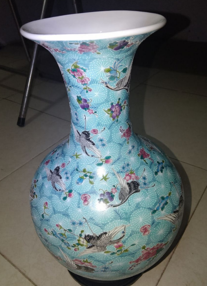 蓝地仙鹤花卉纹掐丝珐琅大瓶