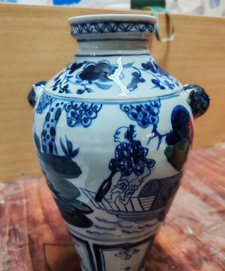 青花人物双兽耳瓶
