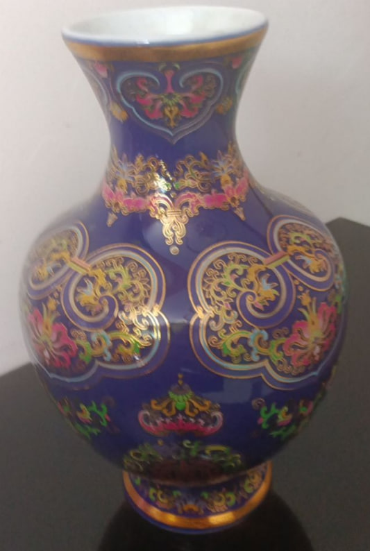 蓝地描金珐琅彩赏瓶
