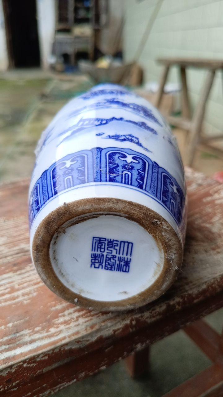 青花山水高士纹小瓶真品