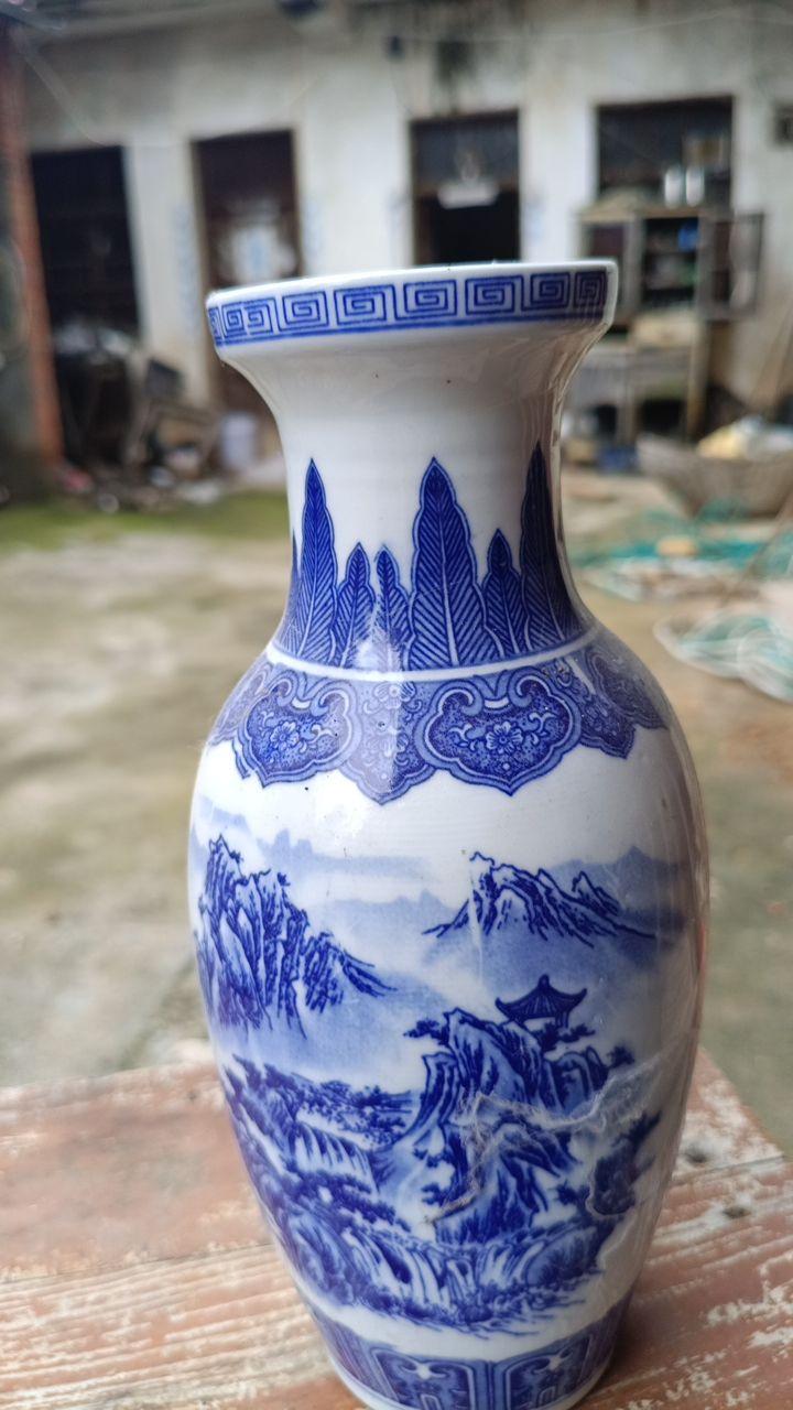 青花山水高士纹小瓶真品