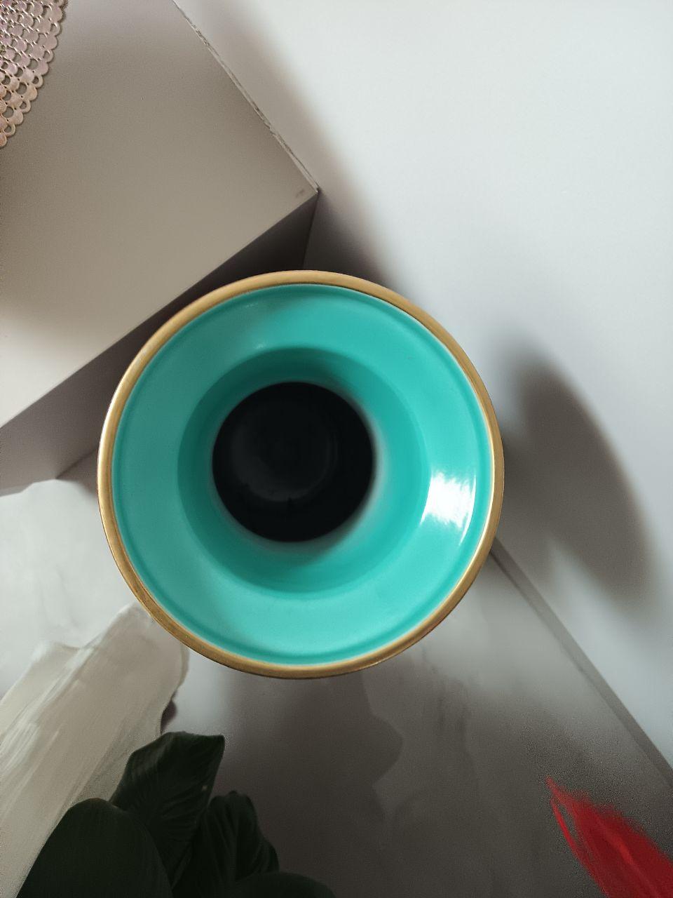 紫地粉彩花卉瓶