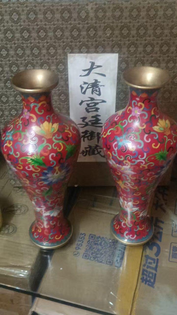 红地掐丝珐琅缠枝纹对瓶
