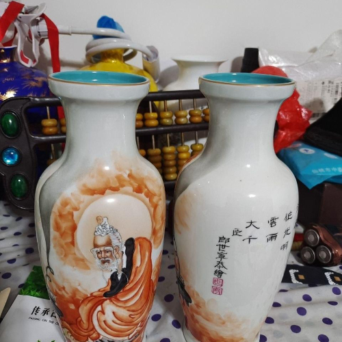 粉彩人物瓷瓶