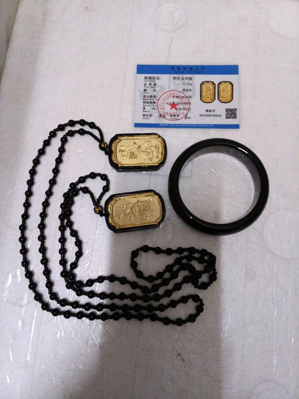 手镯与金饰组合