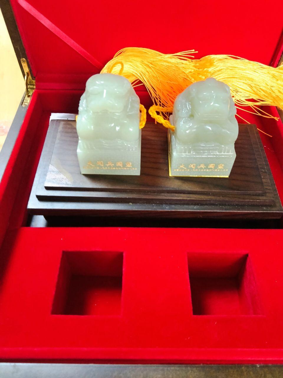 和田青玉狮钮大阅兵国玺印章对玺