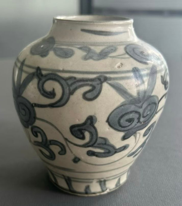 青花缠枝莲纹罐