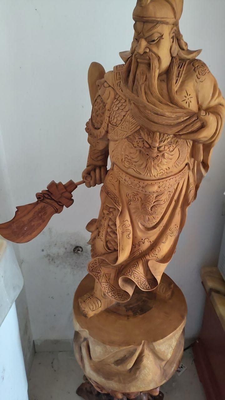 关公香樟木雕像