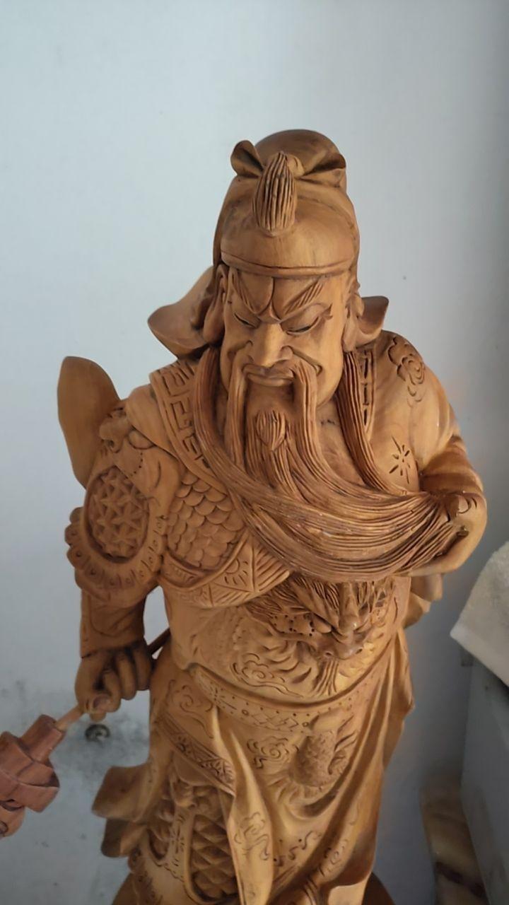关公香樟木雕像