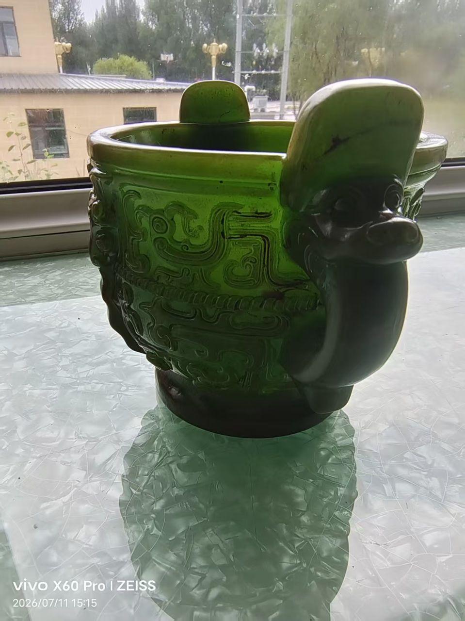 碧玉兽面纹双耳簋