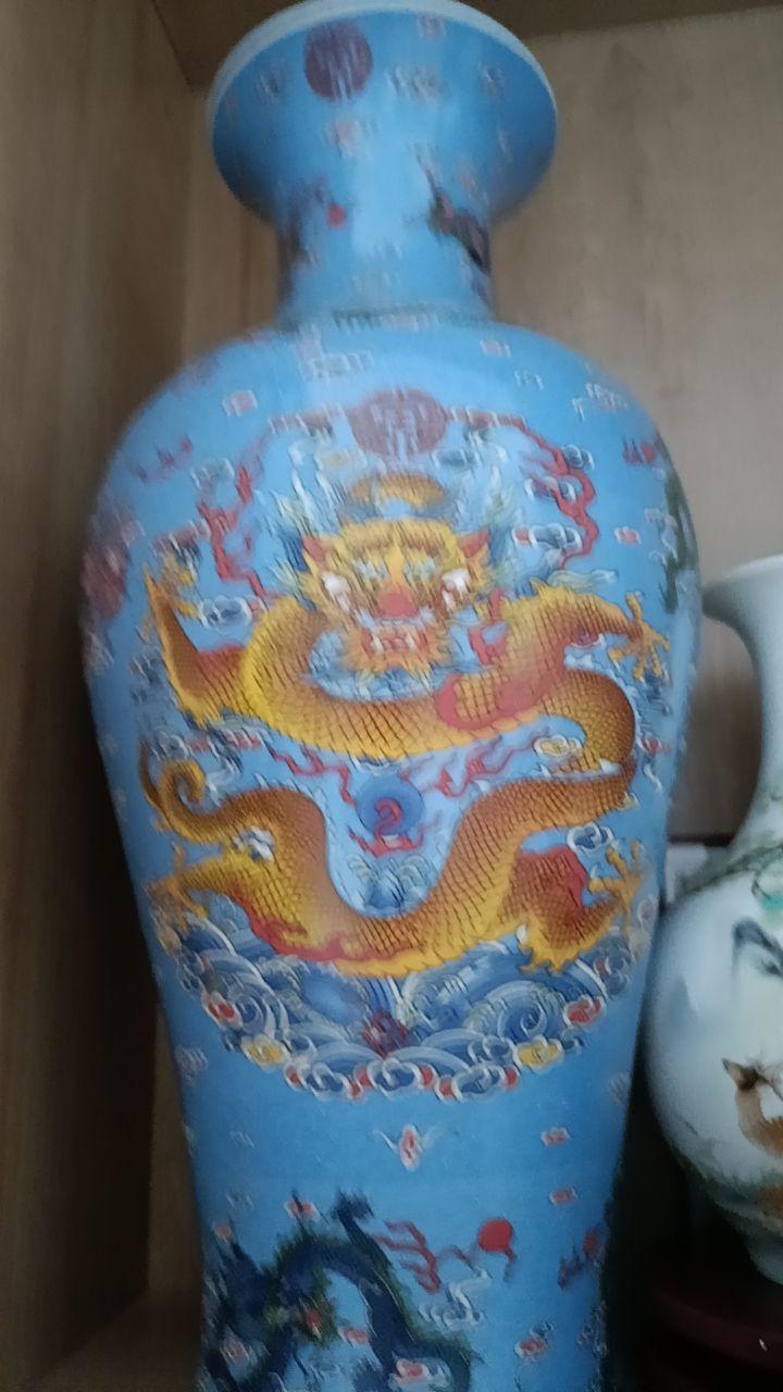 蓝地粉彩云龙纹观音瓶