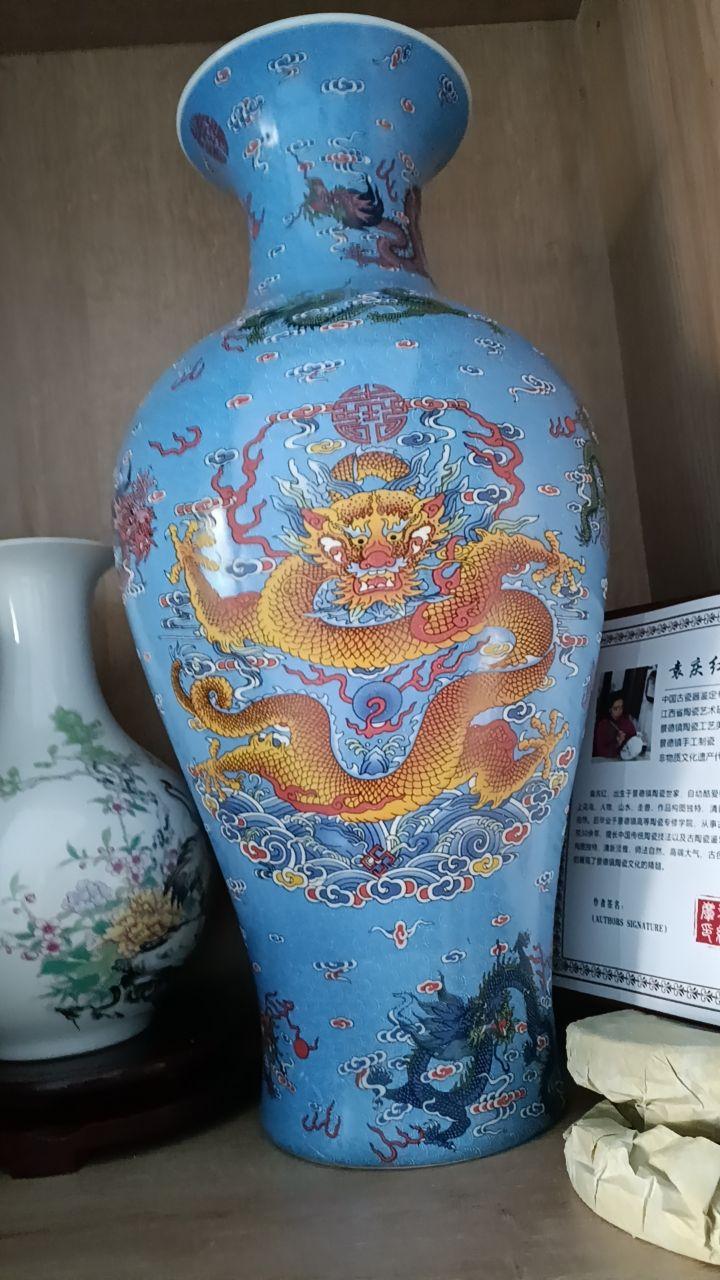 蓝地粉彩云龙纹观音瓶