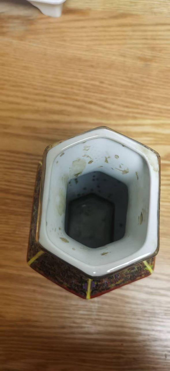 粉彩六方花瓶