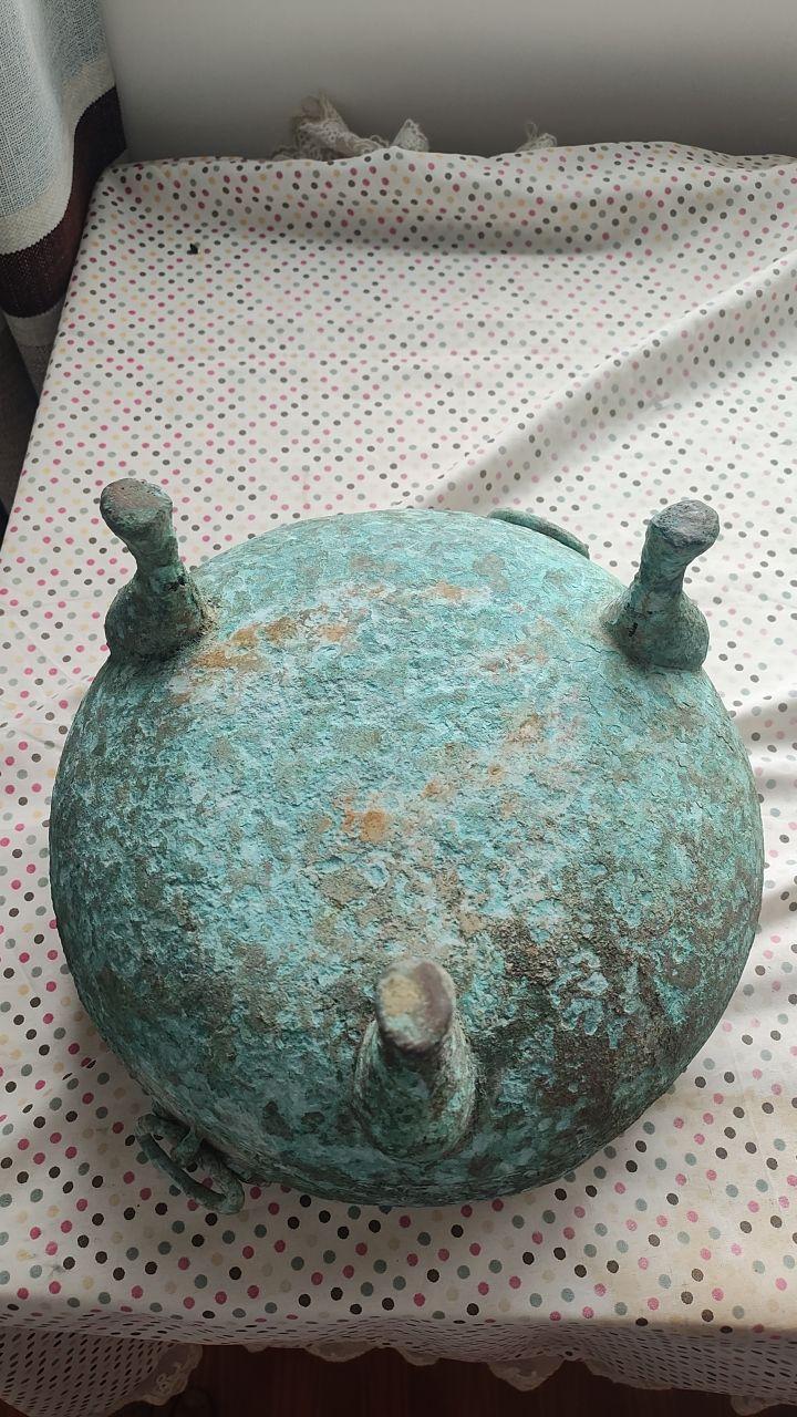 饕餮纹三足圆鼎