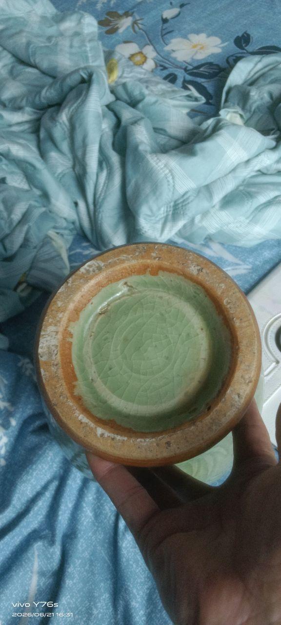 青釉刻花缠枝纹梅瓶
