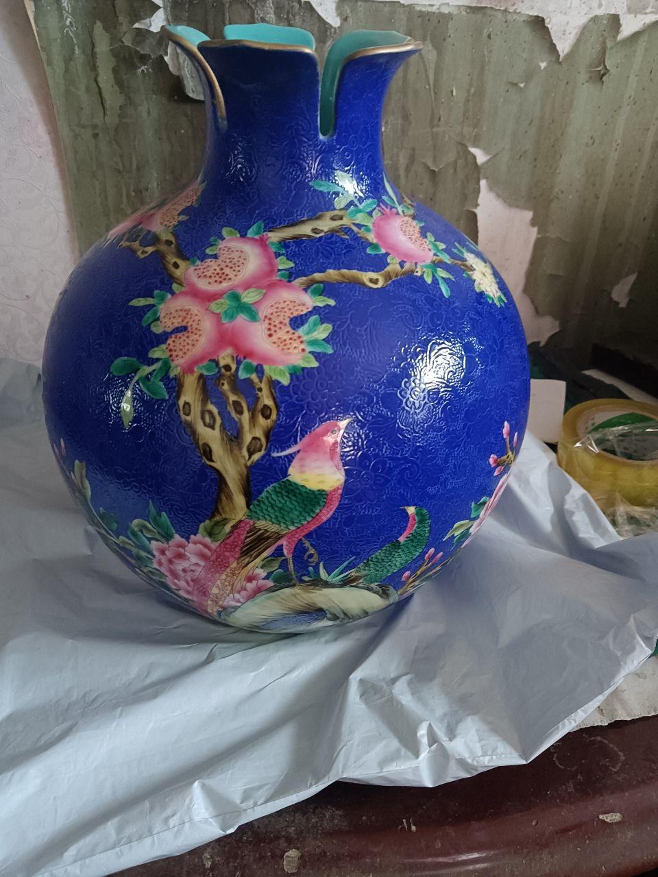 蓝底粉彩花鸟石榴尊