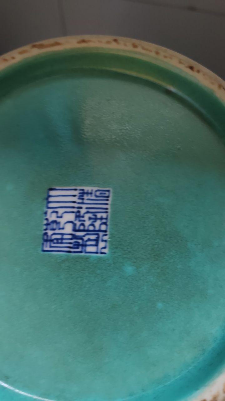 松石绿地粉彩龙穿花葫芦瓶