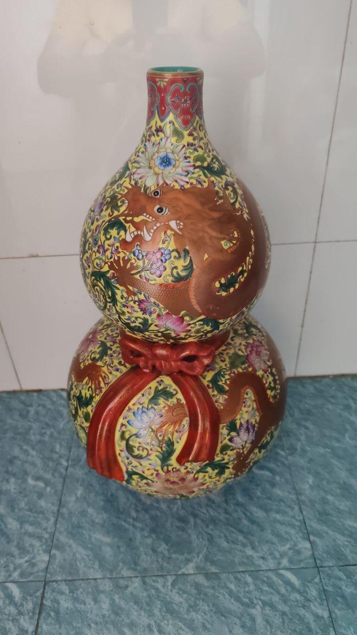 松石绿地粉彩龙穿花葫芦瓶
