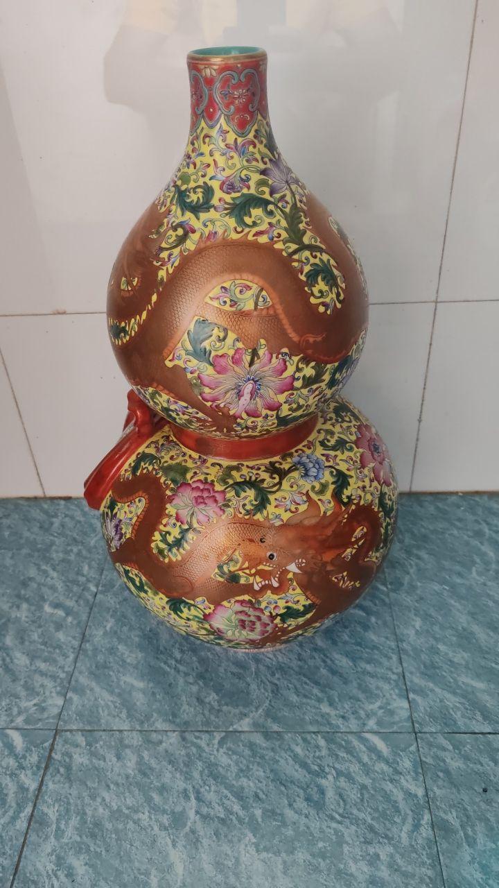 松石绿地粉彩龙穿花葫芦瓶