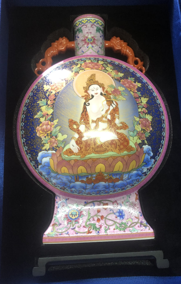 珐琅彩唐卡风格抱月瓶