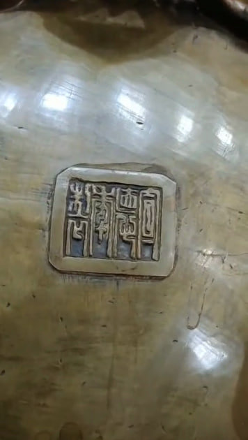 《百寿多子龙纽熏炉》