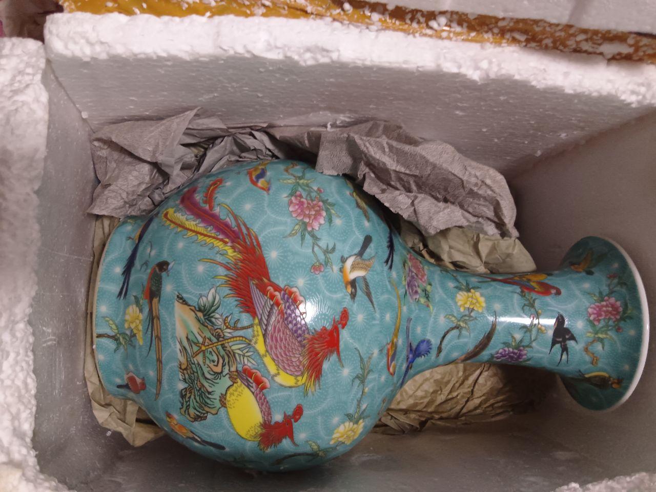 粉彩百鸟朝凤纹松石绿地赏瓶